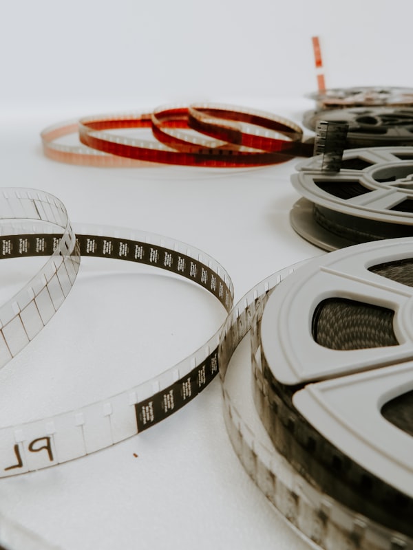 纪录片《地球脉动III》封面，展示海洋中绚丽的珊瑚礁生态系统