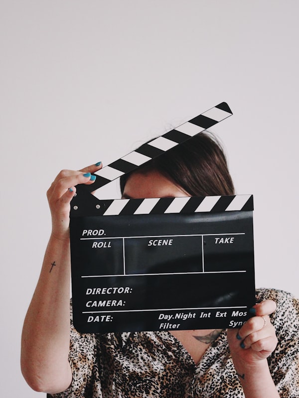 美剧《怪奇物语》第四季海报，主角团在颠倒世界的恐怖威胁下